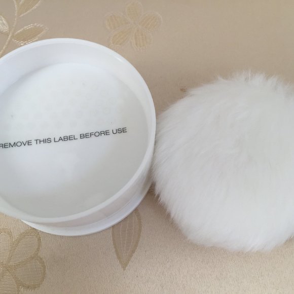 WOODS OF WINDSOR ENGLAND Jasmine Dusting Powder - Picture 5 of 5